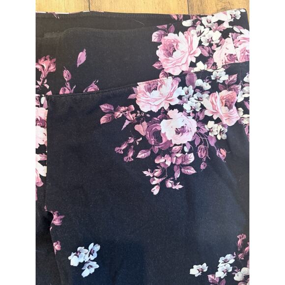 Torrid Ponte Knit Stretch Pull On Pixie Pant Black Pink Purple Floral 3R - Picture 3 of 4